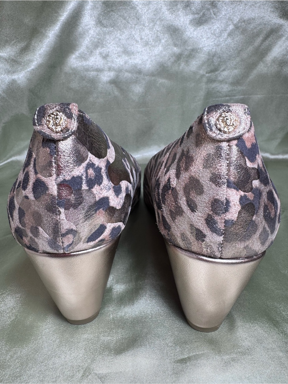 Anne Klein Leopard Print Wedge Pumps in Metallic Beige and Brown Women’s size 7 - Picture 3 of 8
